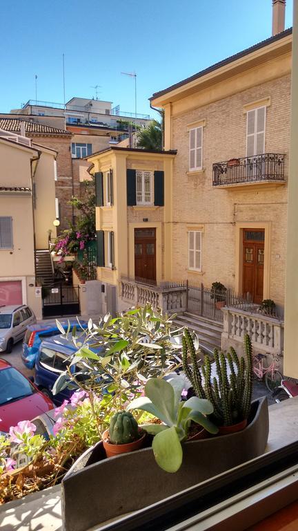 Largo Fileni 7 Bed & Breakfast San Benedetto del Tronto Exterior photo